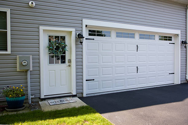 24/7 Emergency Garage Door Panel Replacement experts in Marshfield, MO